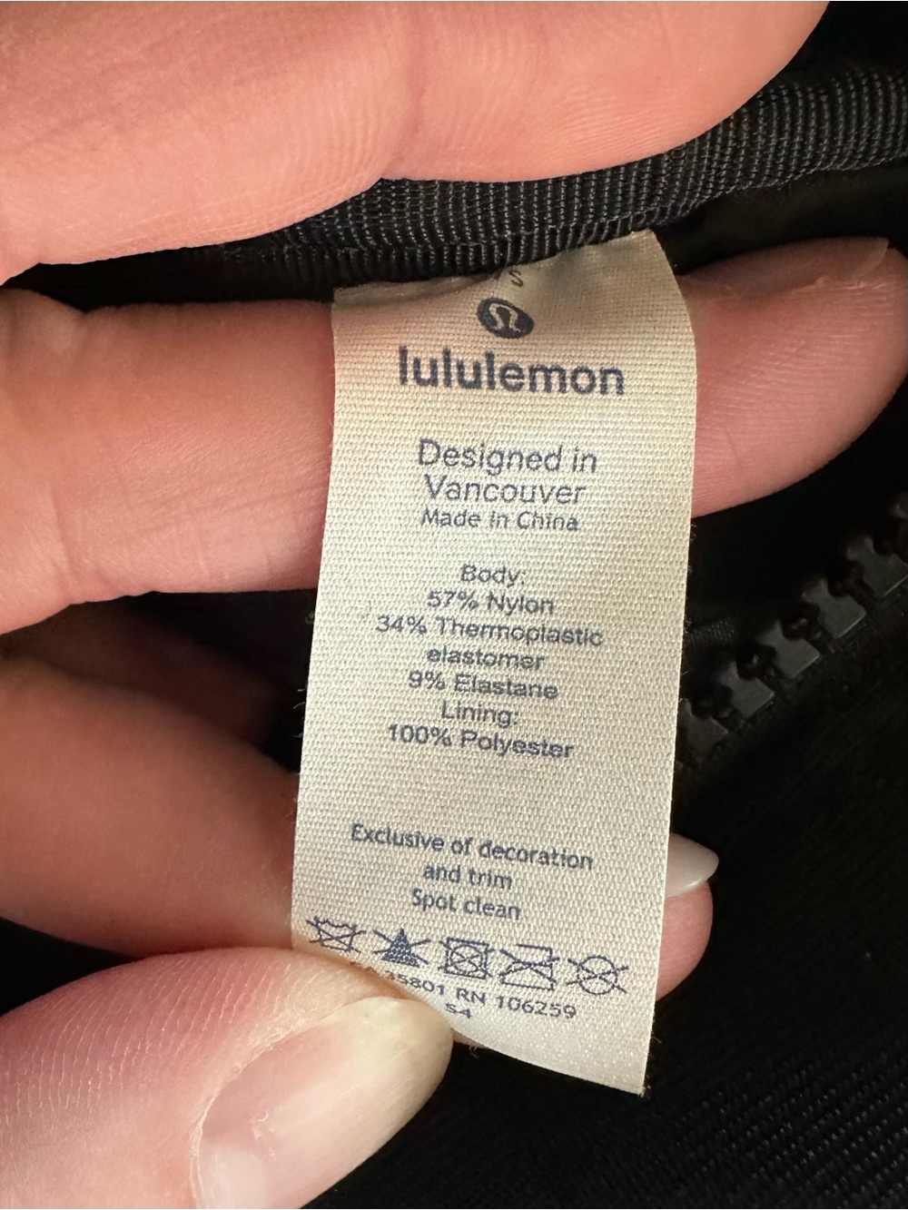 Lululemon Black Essentials Triangle Quilted Pouch Bag - Picture 4 of 4